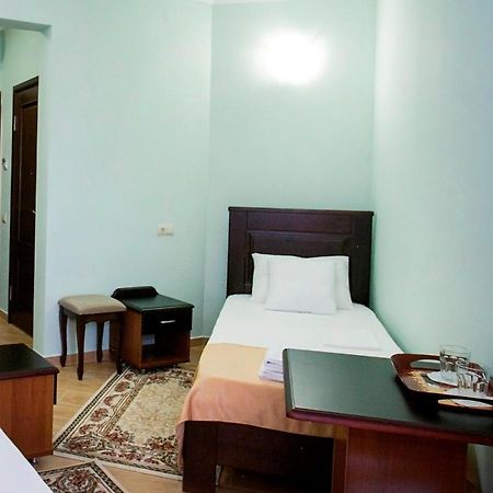 Hotel Acra 수쿰 외부 사진
