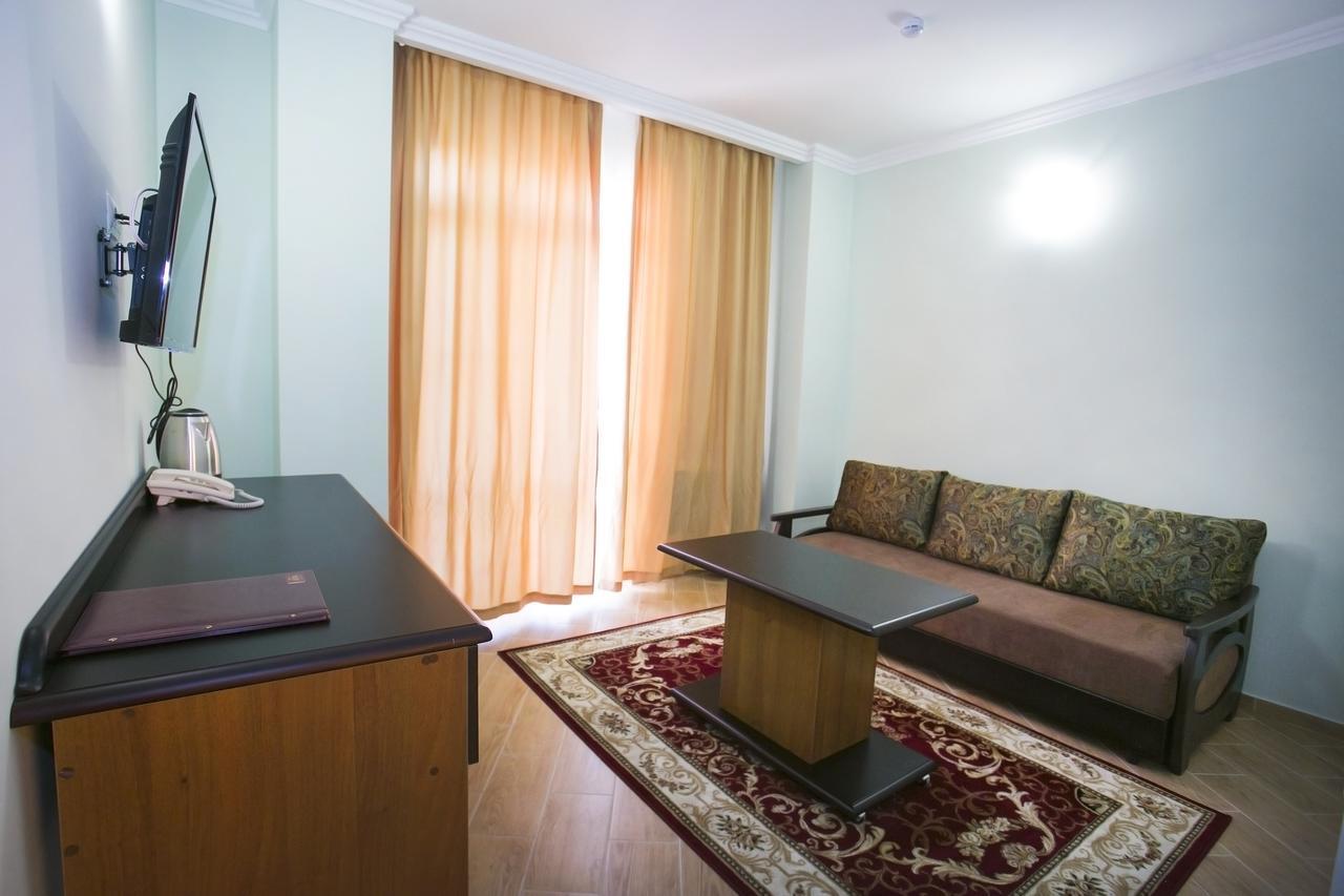 Hotel Acra 수쿰 외부 사진