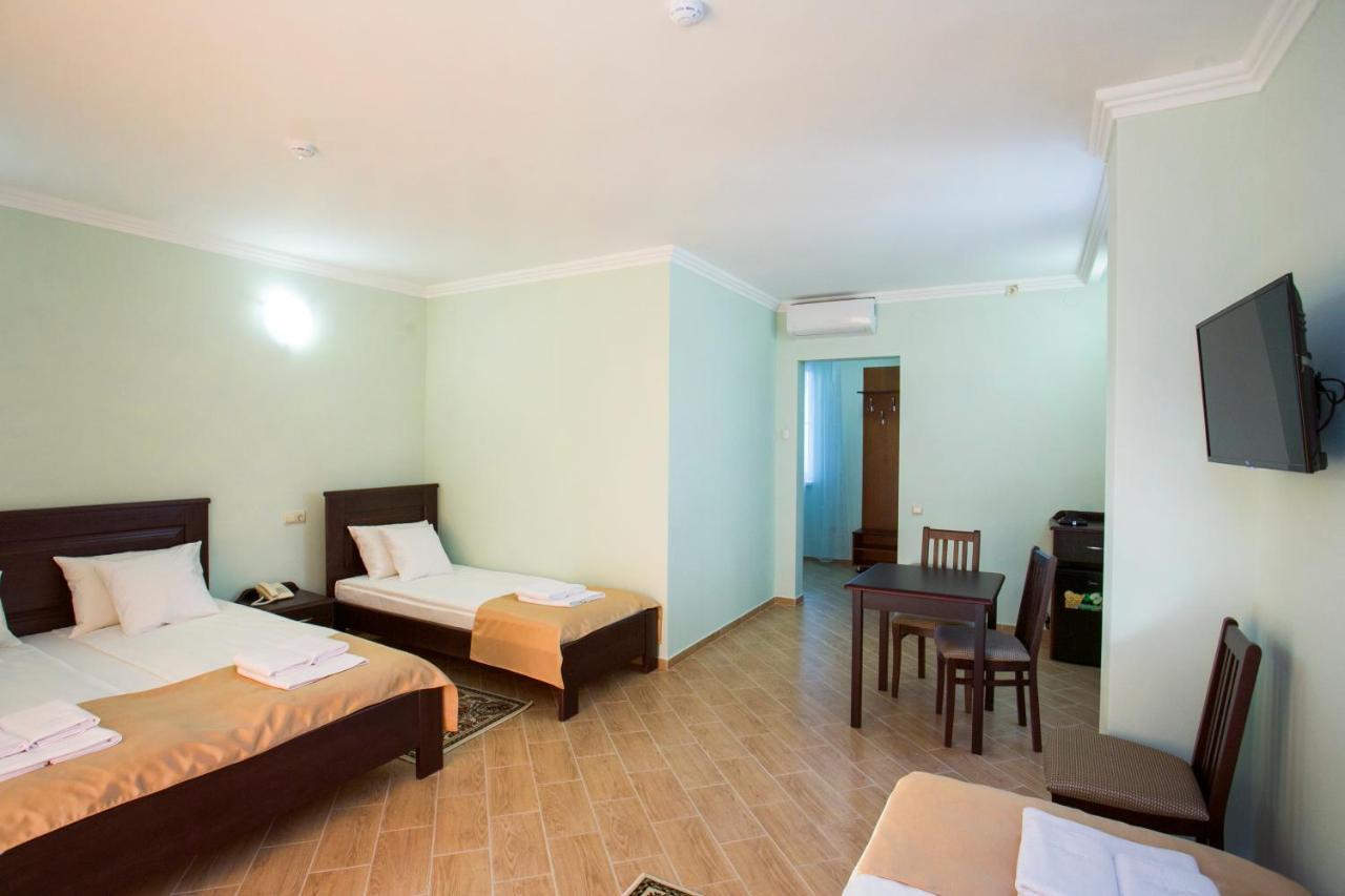 Hotel Acra 수쿰 외부 사진