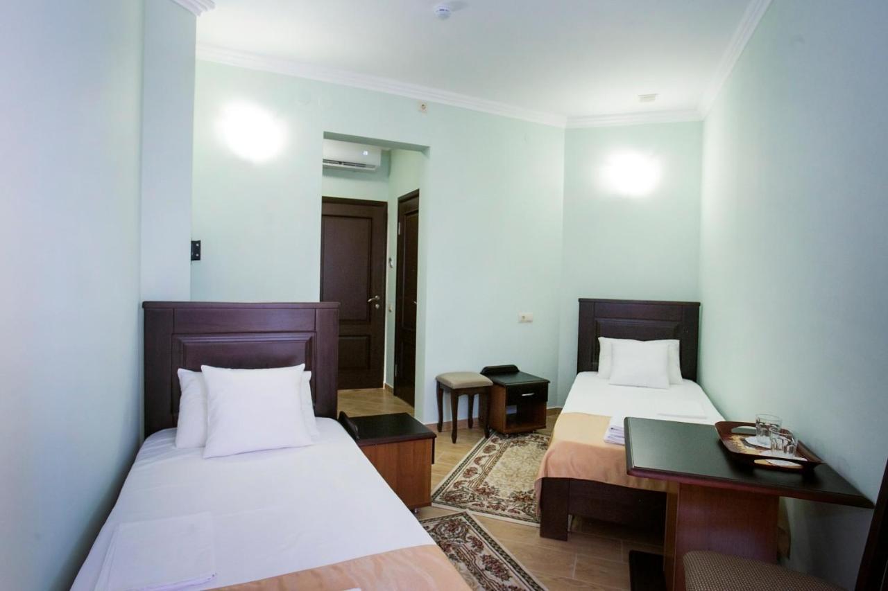Hotel Acra 수쿰 외부 사진