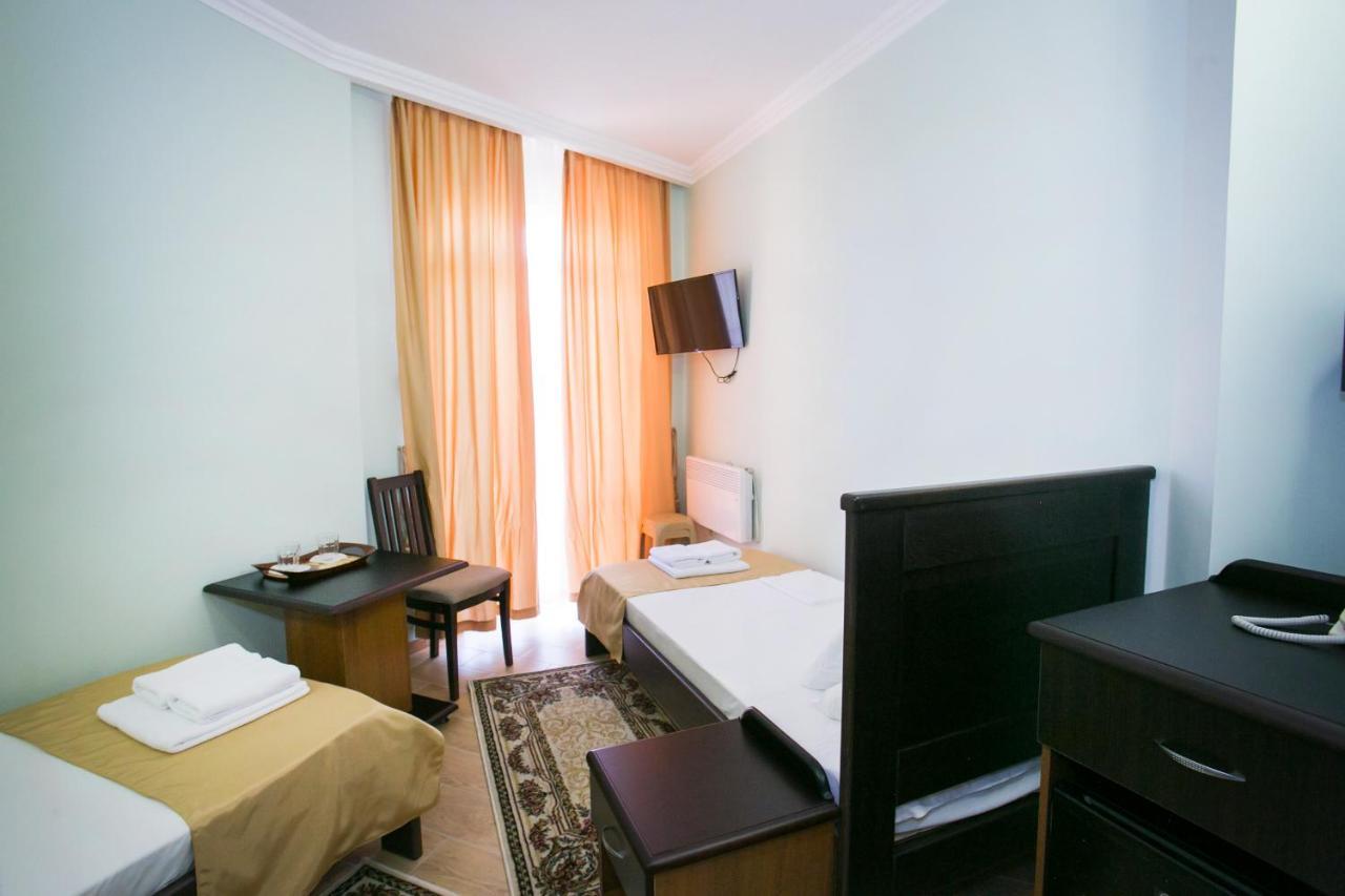 Hotel Acra 수쿰 외부 사진