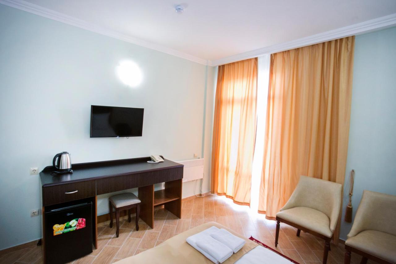 Hotel Acra 수쿰 외부 사진
